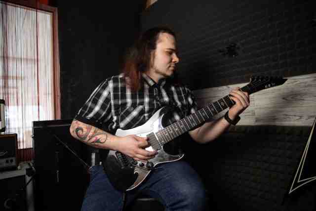 Johny Juráň koncertuje