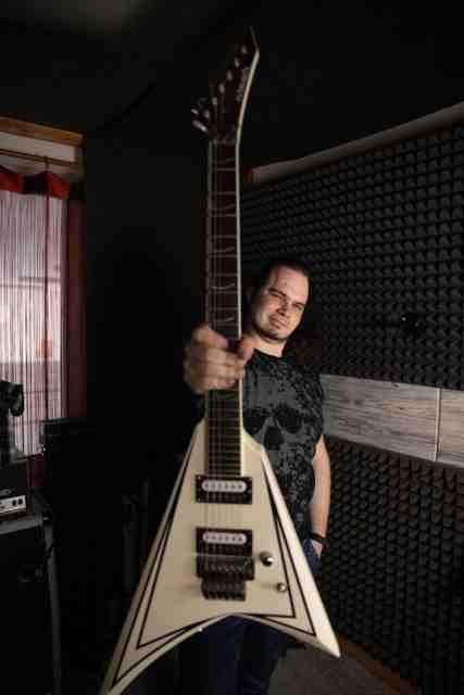 Johny Juráň koncertuje