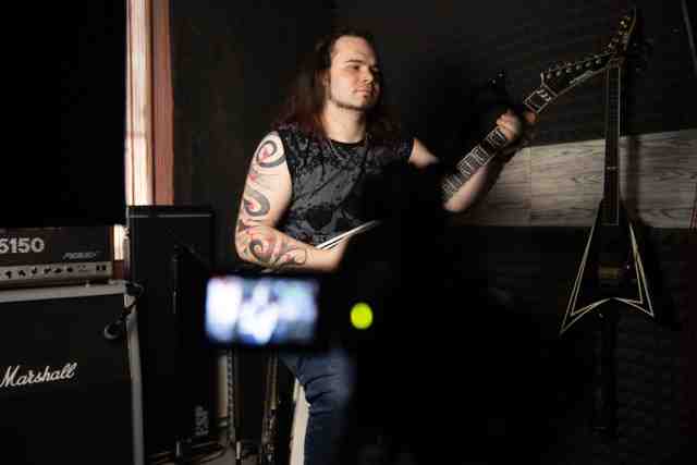 Johny Juráň koncertuje