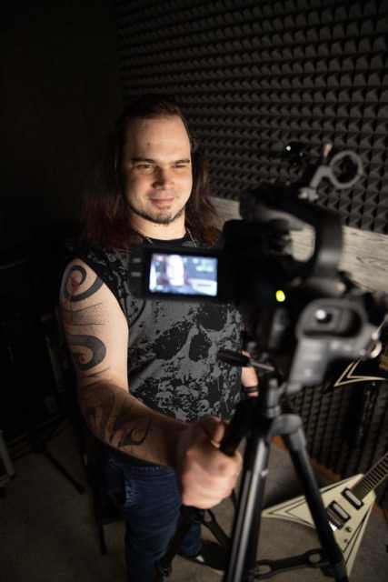 Johny Juráň koncertuje