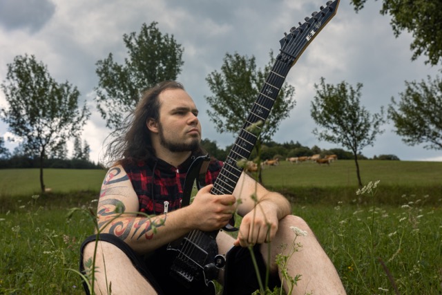 Johny Juráň koncertuje