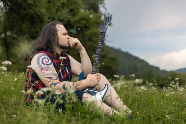 Johny Juráň koncertuje